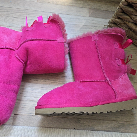 UGG Fuchsia Boots with Bows Kids Size 5/ Womens's 7 - Picture 6 of 10